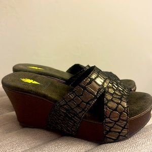 Women’s Volatile Heels Wedges Slip on wedge sandal size 7 snake skin brown